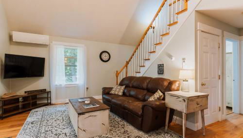 Waterfront Sebec Lake Home with Yard and Fire Pit - Foto 3