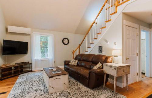 Waterfront Sebec Lake Home with Yard and Fire Pit - Foto 3