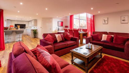 Caer Fedwen Barns Cariad Spacious self catering 3 bed Group Getaway Luxury Cottage with Private Hot Tub - Foto 1