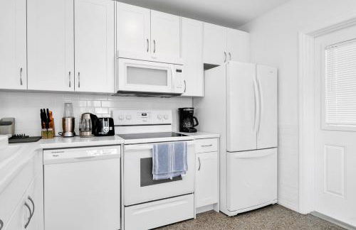 Renovated 2BR Home - Hot Tub, Gym & Beach Nearby - Foto 24