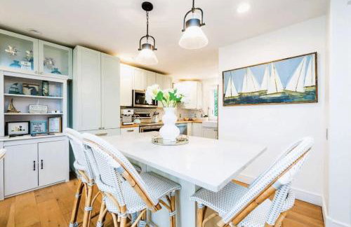 Beachfront Haven - Sunset Views - Hot Tub - BBQ - Family Friendly - Foto 13