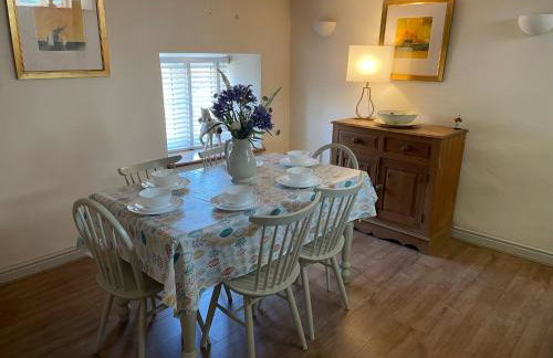 Lovely 2 Bed Victorian Cottage, Denford NN14 - Photo 4