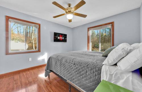 Big Bass Hideaway with Hot Tub - Foto 47