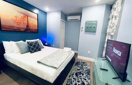 Rittenhouse Square near Kimmel Center Studio Suite - Photo 1