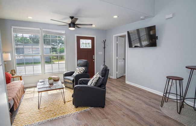 Charming 3BR 2BA Gem Close to Downtown Riverwalk - Foto 6