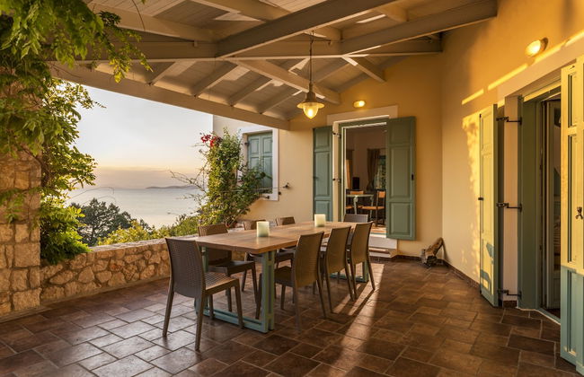 Electra Beachfront Villa - Photo 34