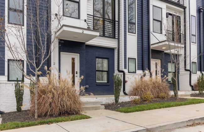 Monty by Avantstay 4bdr 4ba, Balcony w/ Outdoor Seating, 5mins to DT - Photo 5