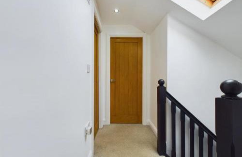 Modern 4 Bed Walk to Pubs, Shops and Countryside - Photo 36