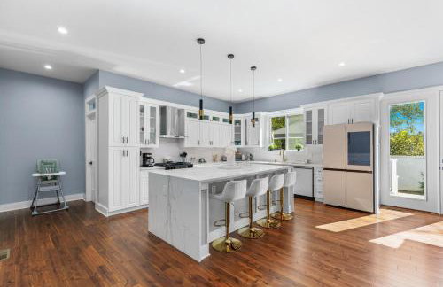 Luxury awaits in this stunning, modern home - Foto 5