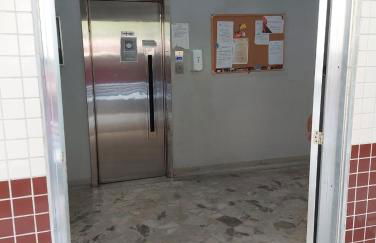 Apto frente à praia, aconchegante, vista lateral pro mar! - Foto 13