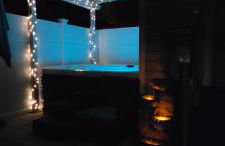 Hot tub- 80's Arcade- Pool table- Historic Downtown- 7 car parking - Foto 8