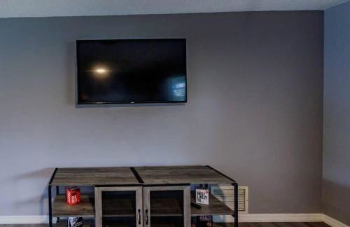 Spacious Backyard & Pool Retreat - 5 Mins to Beach - Foto 11