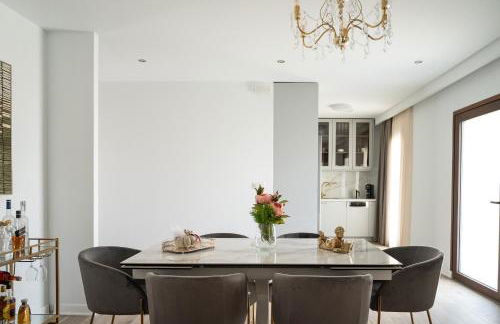 Majestic Manor with outdoor Jacuzzi by 8essentially - Foto 29