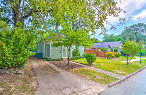 Colorful Cottage with Deck about 5 Mi to Downtown! - Foto 27