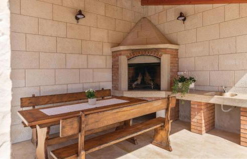 4 Bedroom Gorgeous Home In Pican - Photo 17