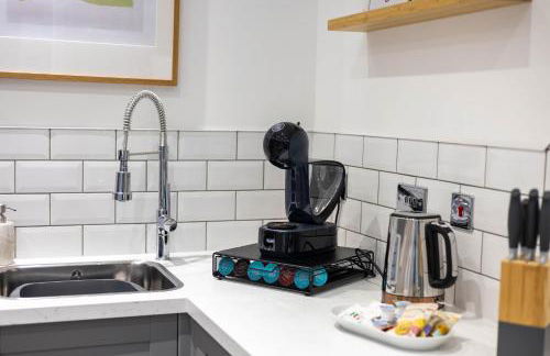 Luxury 1BR Seafront Apartment - Photo 18