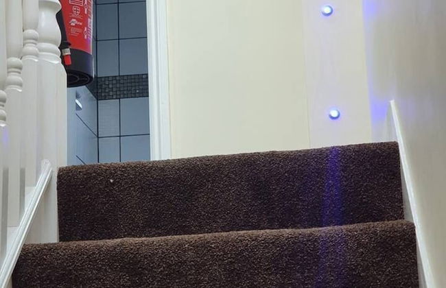 Lovely 5-bed House in Essex - Photo 21