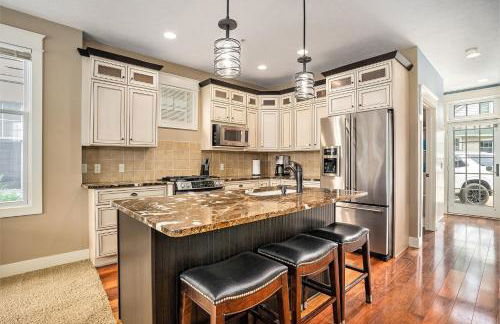 Lake front condo with pool access walking distance to downtown Saugatuck - Foto 2