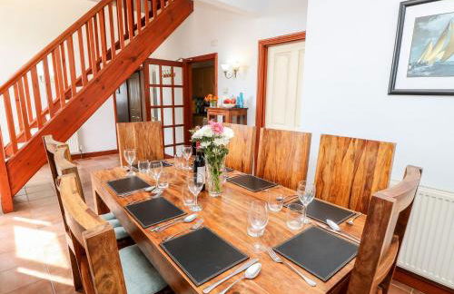 Beachcombers - Photo 8