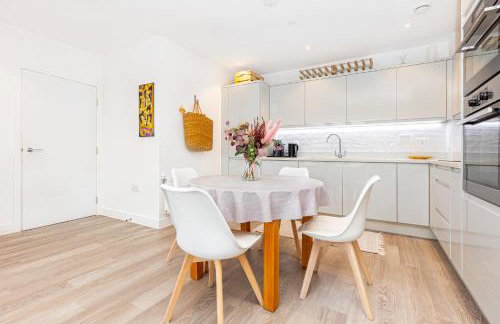 Modern New 2BR wViews & Balcony in Wandsworth - Foto 35