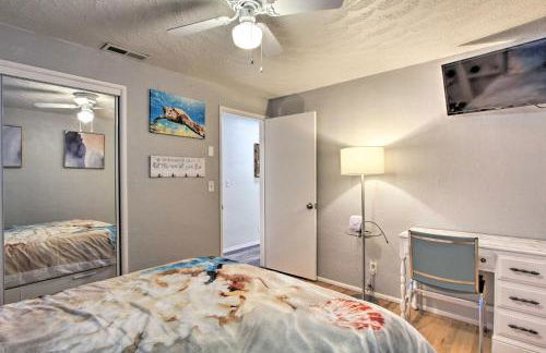 Hot Tub and Theater Room Tropical Springfield Home - Foto 17