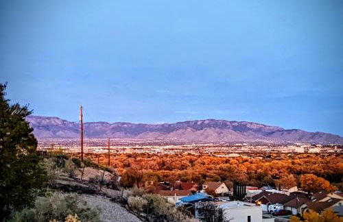 Twilight views guest suite - Foto 8