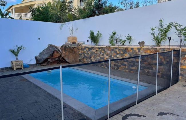 Spacious 4-bed Villa in Flic en Flac Roof top bar - Photo 14