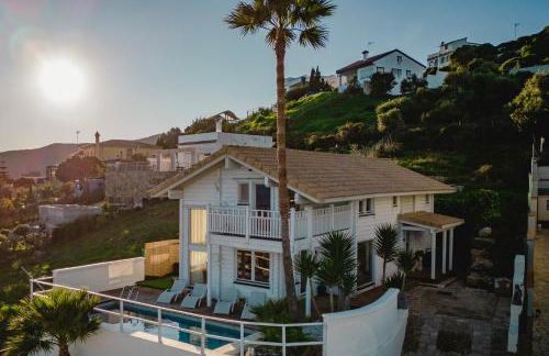 Recién renovada! Exclusiva villa de madera con piscina y vistas al mar - Foto 25