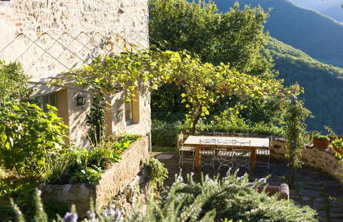 Romantic Apartment With Tuscan Valley Views - Photo 3