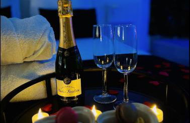 Suite in the City avec JACUZZI PRIVATIF - Hyper Centre - Foto 12