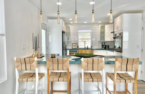 Luxury 4 bedroom 2 bath Lake Views - Photo 24