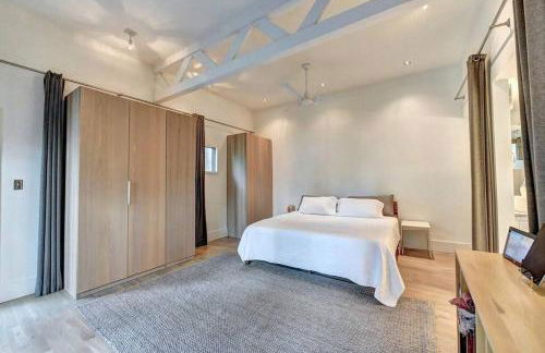 Modern Farm house in heart of the City- Sleeps 12 - Foto 7