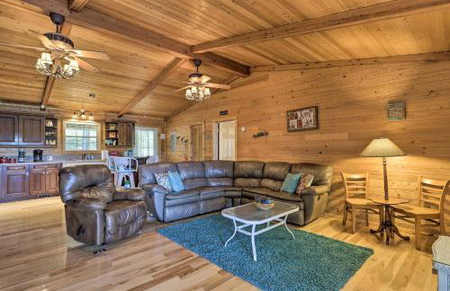 House with Dock and Slide Situated on Lake Sinclair! - Foto 4