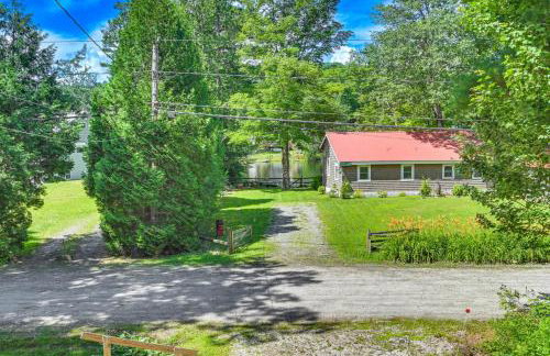 Becket Home with 3-Season Porch Walk to Lake Access - Foto 26