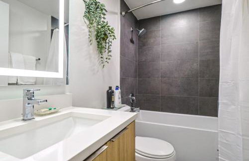 Spacious 2BDR in SM - 5 minutes walk to the beach! - Foto 15