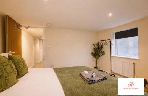 4 BR - Sleeps 12 - Long Stays - Free Parking - Foto 14