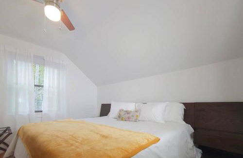 Historic w/deck, king bed & air by Lake Michigan - Foto 16