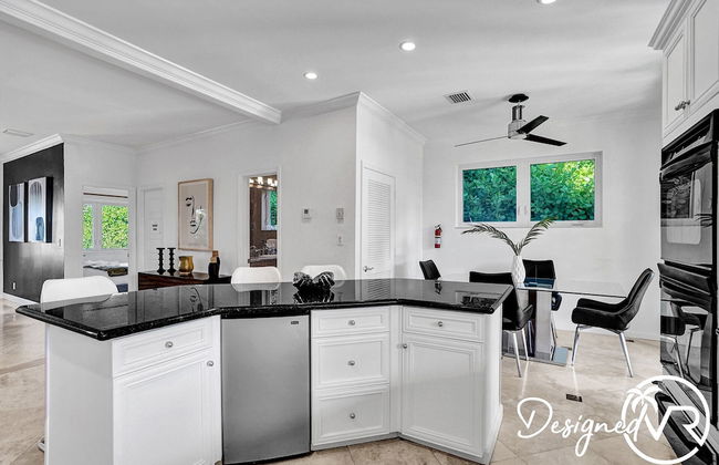 Amazing 7 BR Villa With Heated Pool Near the Beach - Photo 76