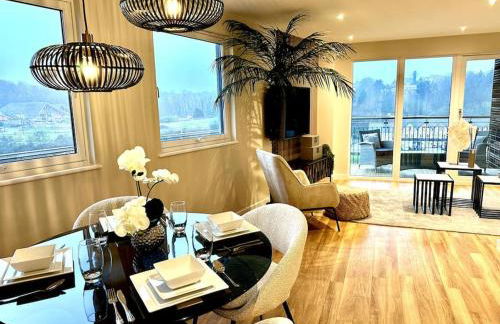 Exclusive Marina View Apartment Free Parking - Photo 36