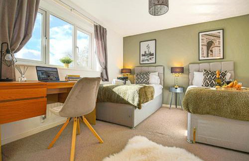 Emerald House - Prime Location - Driveway Parking, Pool Table, Fast Wifi, Self Check-In and Sky TV by Yoko Property - Photo 4