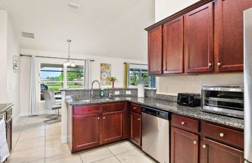Newley Built Oasis Heated Pool Waterfront retreat - Foto 13