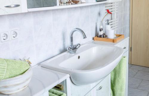 Apartment mit Parkplatz und Fahrradunterstellmöglichkeit mit Balkon nah am Wald by Interhome - Foto 23