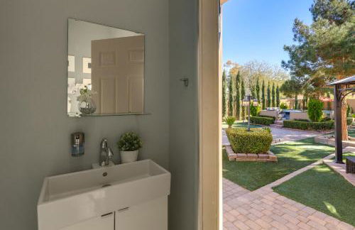 12 Mi to the Strip Las Vegas Home with Luxe Oasis! - Foto 22