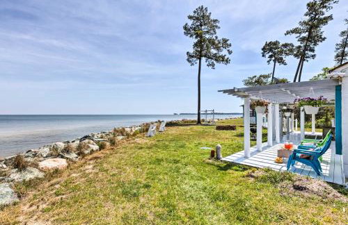 Oceanfront White Stone Cottage w/ Private Beach! - Photo 19
