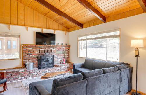 Mountain-View Haven with Deck in Pine Mountain Club - Foto 3