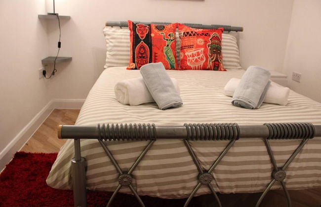 Apartment - Sleeps 2 - Parking - Station Close - Photo 7