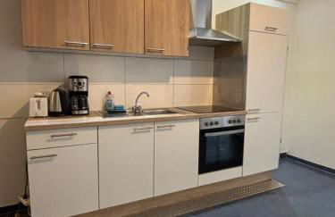 Case Four Boardinghouse mit Parkplatz, Küche, Waschmaschine und Trockner - Photo 5