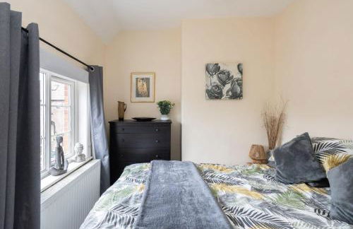 Quaint 3 bed Cottage in central Dorking with parking - Foto 32