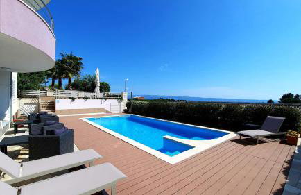 SEA VIEW- spacious apartment with shared pool - Foto 1