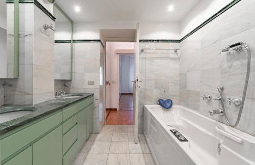 4 Min from Porta Genova Station with Whirlpool - Foto 15